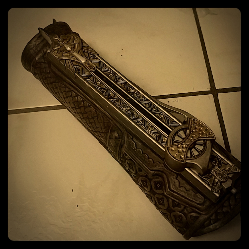 Assassin's Creed Blade Gauntlet Replica